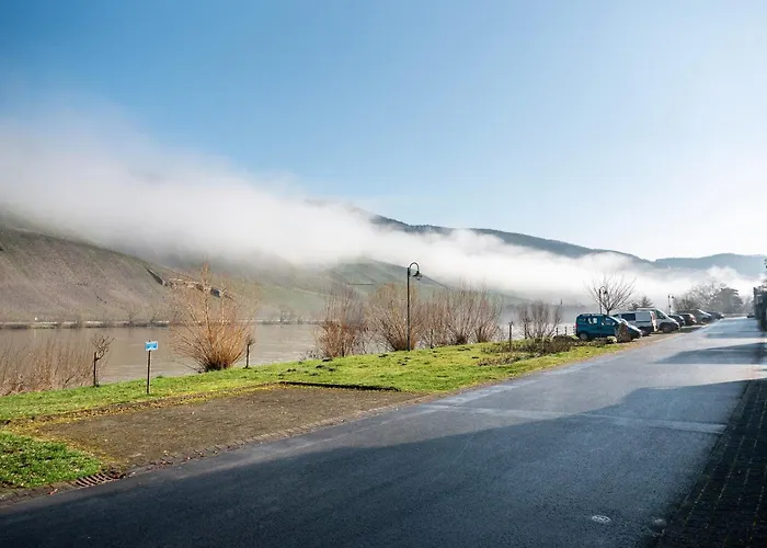 Gasthaus 3* 贝恩卡斯特尔-屈斯