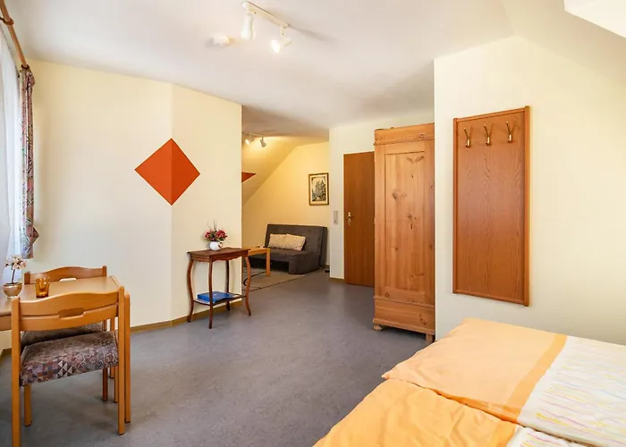 Gasthaus 3* 贝恩卡斯特尔-屈斯