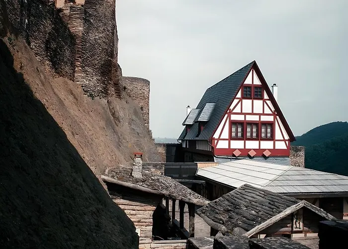 Gasthaus 招待所 贝恩卡斯特尔-屈斯