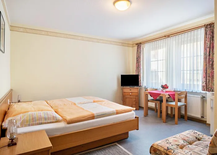 Gasthaus 贝恩卡斯特尔-屈斯