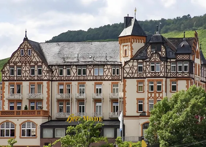 Gasthaus 招待所 贝恩卡斯特尔-屈斯